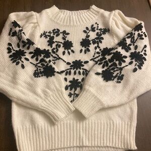 VICI Sweater size small worn twice. Smoke free house Ande home.